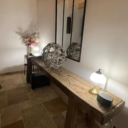 La Maison D'apolline بيت للعطل *